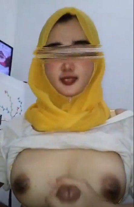 si cantik hijab kuning suka ngocokin doi