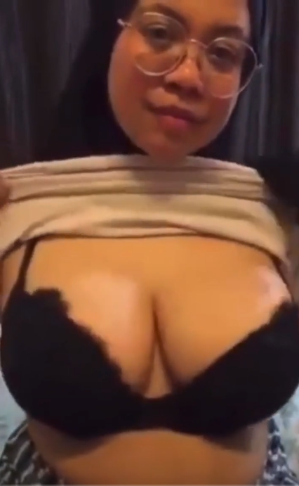 bokep indo hijabers berkacamata tobrut sekalii