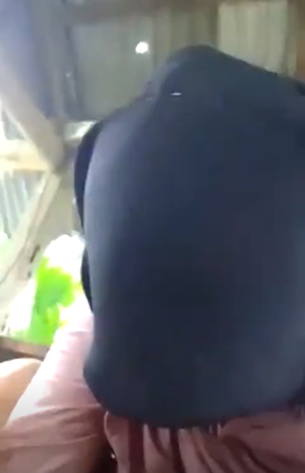 sepasang kekasih ngewe di gubuk