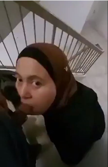 hijabers spong di tangga