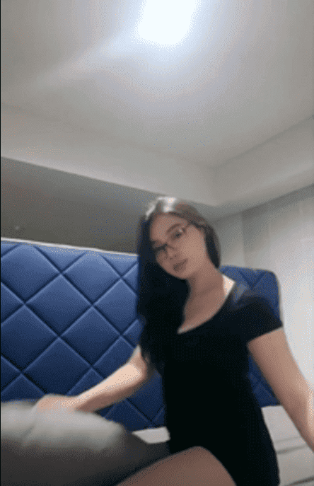 MARLBOROQUEENSEX – LEAAA JULIA BAJU HITAM