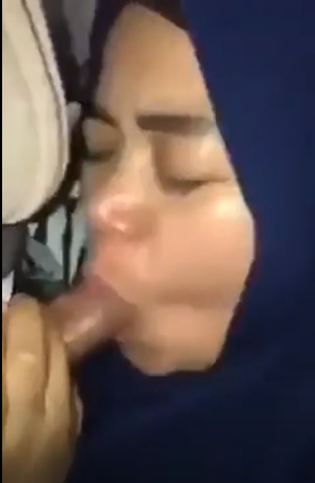 Quick Blowjob by Hijab Aunty