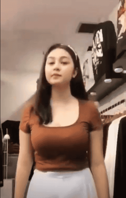 si cantik toket besar